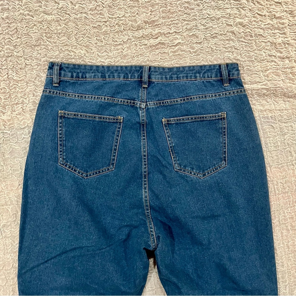 NWT! Boohoo midrise distressed boyfriend jeans! - Picture 5 of 8